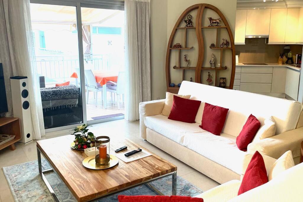 Luxurioese Duplex Ferienwohnung In Sehr Ruhiger Wohnanlage Mit Meerblick Palm-mar Kültér fotó
